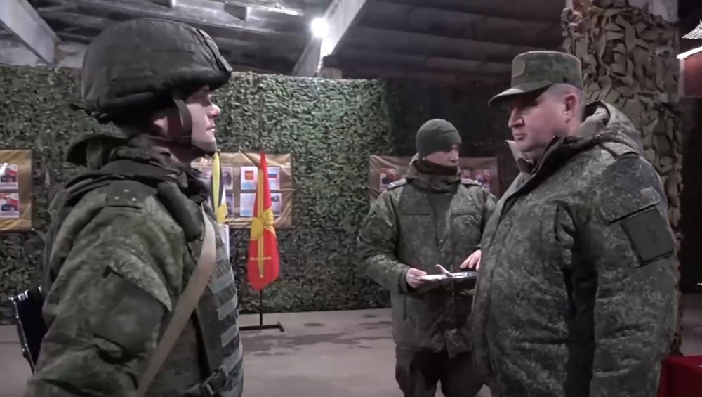 Начальник Главного управления связи ВС РФ наградил военнослужащих группировки «Центр» в зоне СВО