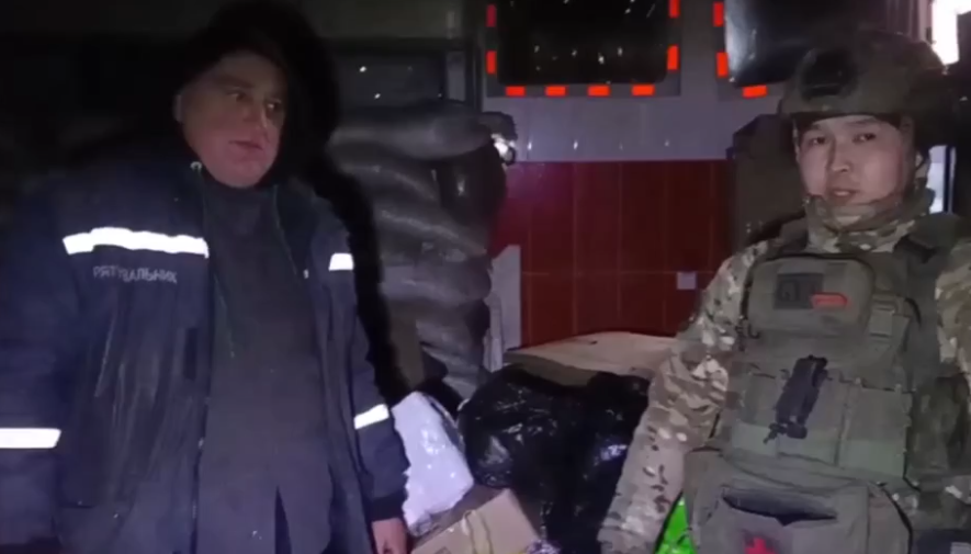 Доставка гуманитарной помощи военнослужащими группировки войск «Восток»