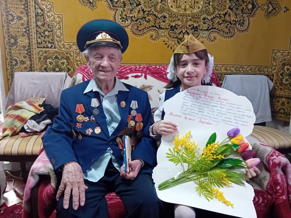 Сотрудники Московского Дома ветеранов поздравляют с Днём защитника Отечества ветеранов Великой Отечественной войны!