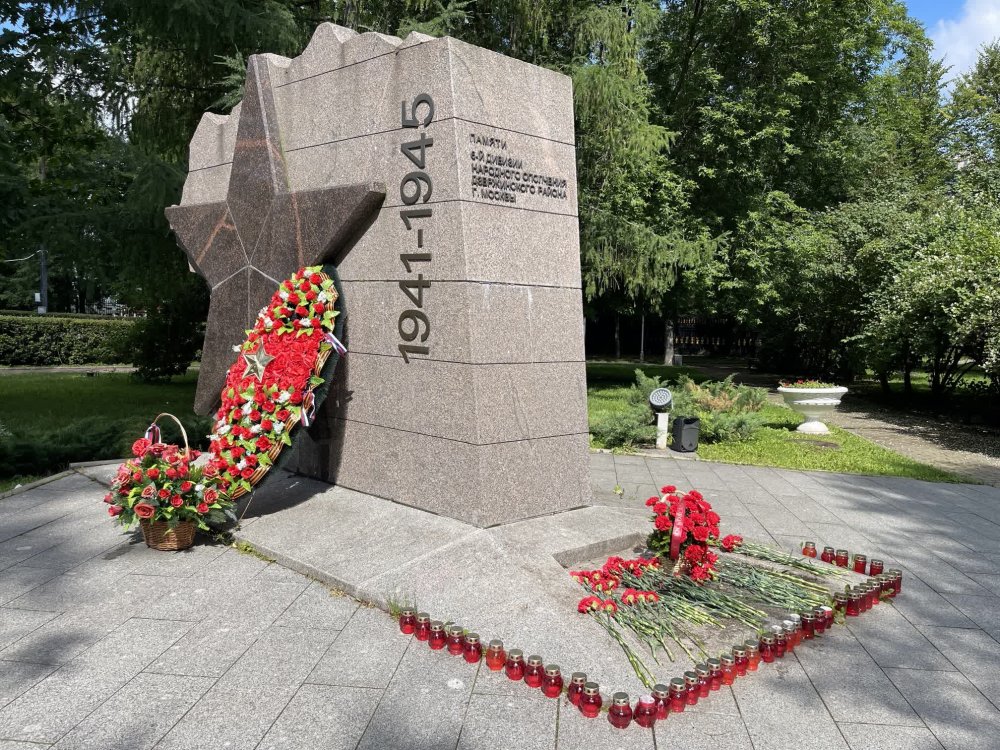 В Екатерининском парке почтили ополченцев Москвы в 84-ю годовщину формирования дивизий