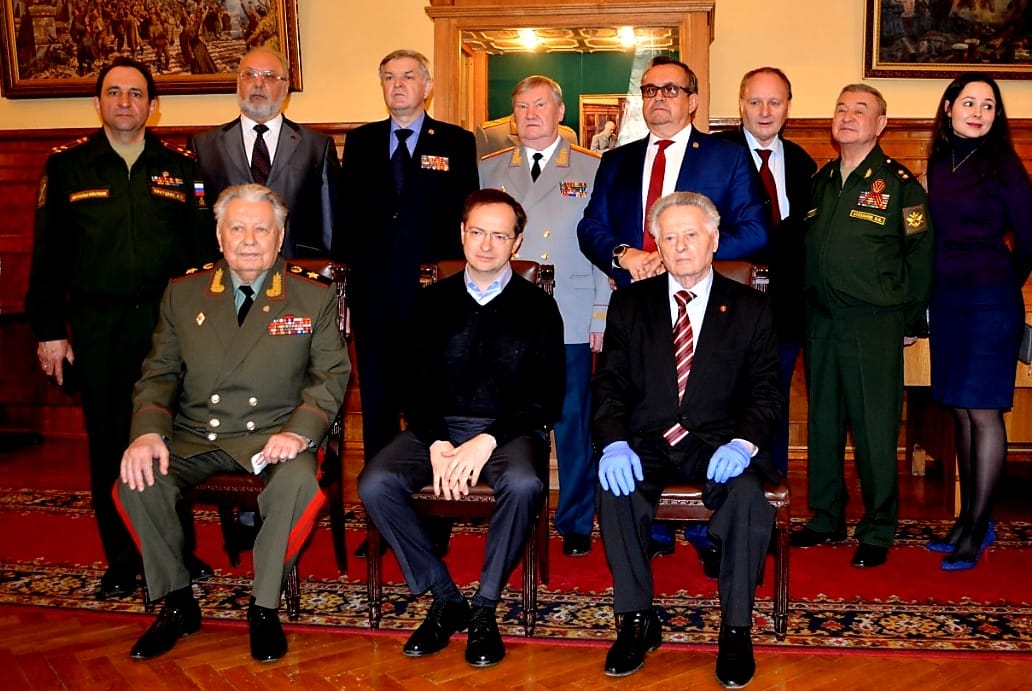 Владимир Мединский и Виктор Ермаков поздравили ветеранов с Днем Победы