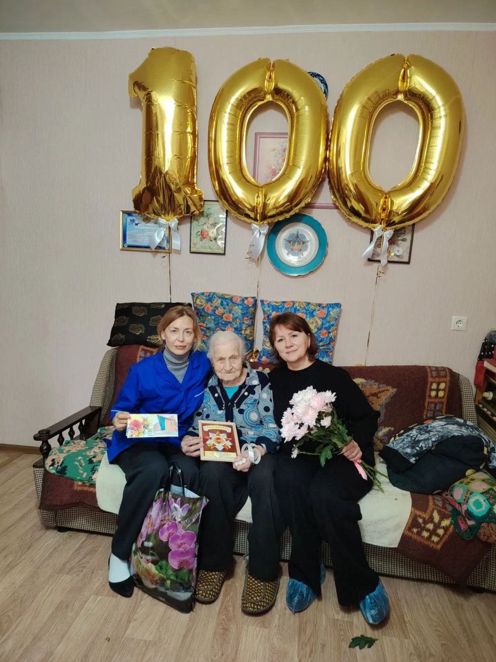 В Щербинке 100-летний юбилей отметила ветеран Великой Отечественной войны Нина Анатольевна Савельева